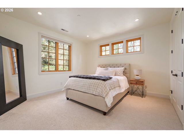 2630 ONYX St, Eugene, OR 97403