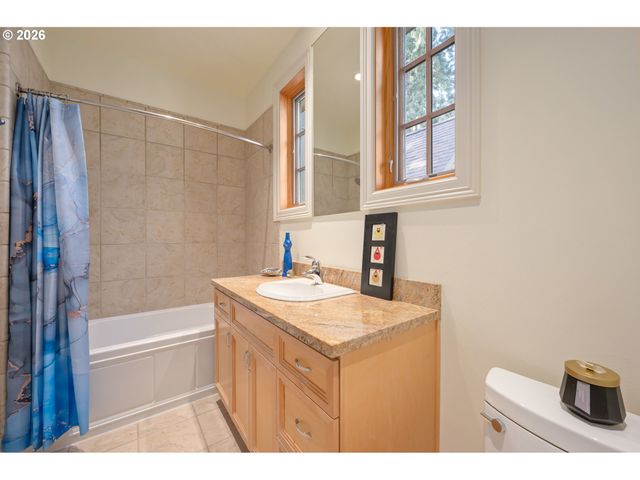 2630 ONYX St, Eugene, OR 97403