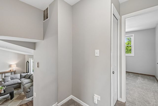 2011 Glenmoor Drive, West Dundee, IL 60118
