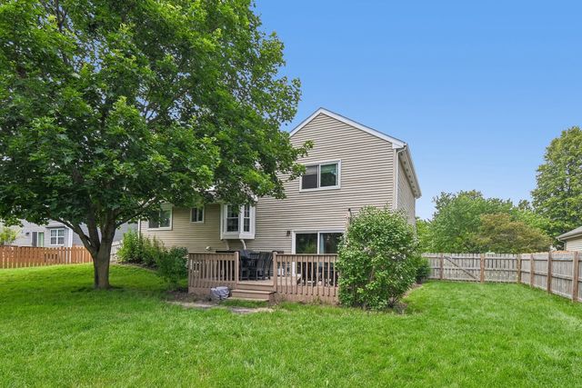 2011 Glenmoor Drive, West Dundee, IL 60118