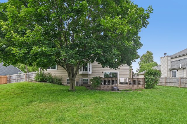 2011 Glenmoor Drive, West Dundee, IL 60118