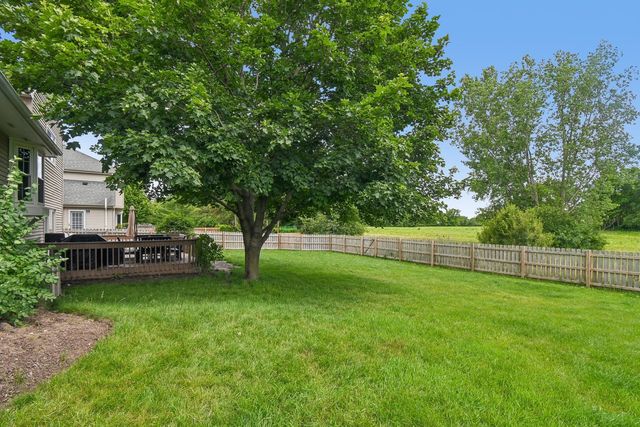 2011 Glenmoor Drive, West Dundee, IL 60118