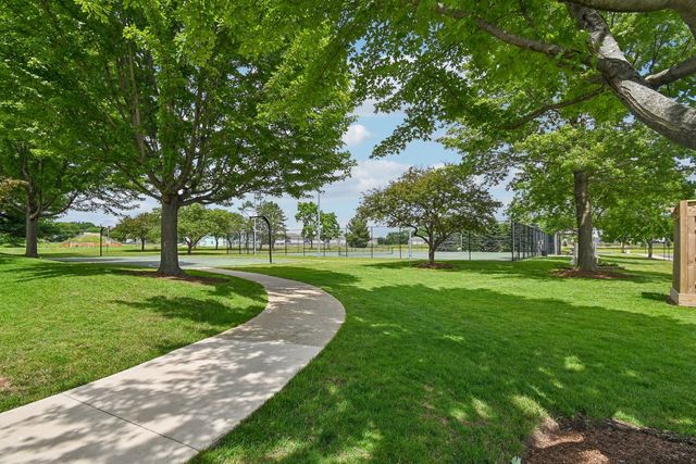 2011 Glenmoor Drive, West Dundee, IL 60118