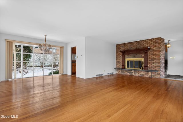 10 Campus View Drive, Colonie, NY 12211