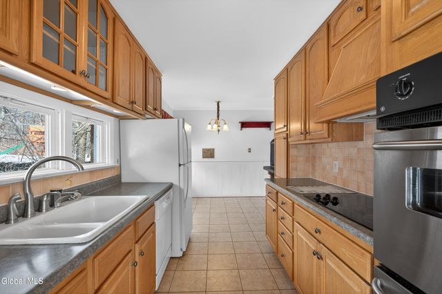 10 Campus View Drive, Colonie, NY 12211