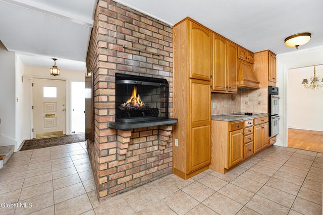 10 Campus View Drive, Colonie, NY 12211