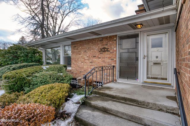 10 Campus View Drive, Colonie, NY 12211