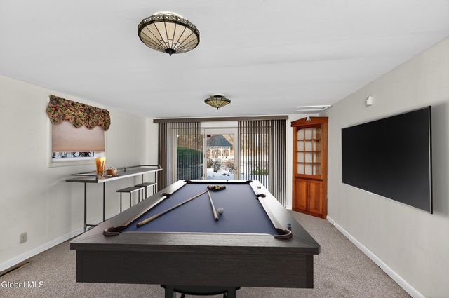 10 Campus View Drive, Colonie, NY 12211