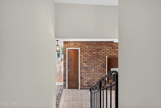 10 Campus View Drive, Colonie, NY 12211