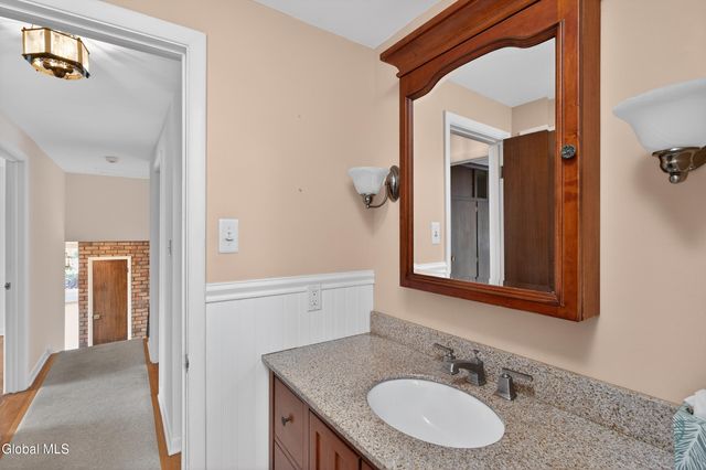 10 Campus View Drive, Colonie, NY 12211