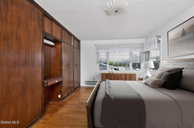 10 Campus View Drive, Colonie, NY 12211