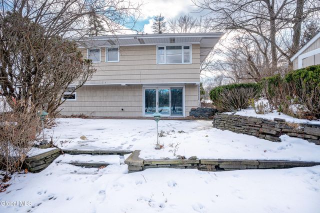 10 Campus View Drive, Colonie, NY 12211