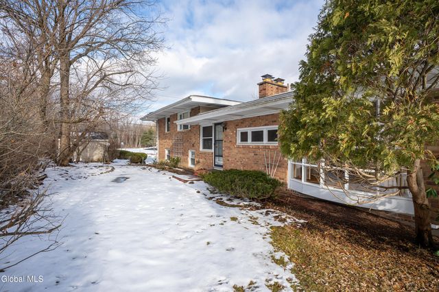 10 Campus View Drive, Colonie, NY 12211