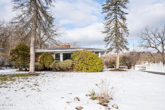 10 Campus View Drive, Colonie, NY 12211