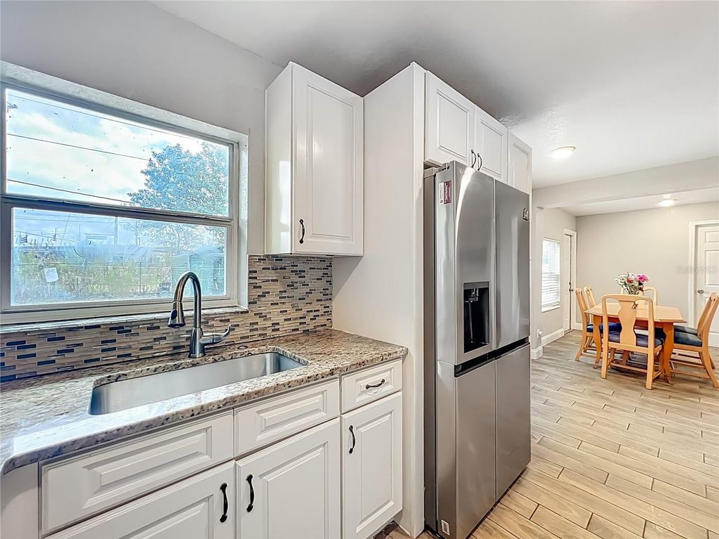 Image 16 of property listing at 1 S SOLANDRA DRIVE, Orlando, FL 32807