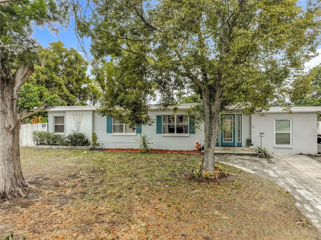 Image 3 of property listing at 1 S SOLANDRA DRIVE, Orlando, FL 32807