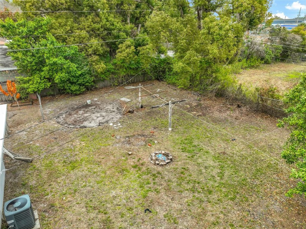 Image 25 of property listing at 1 S SOLANDRA DRIVE, Orlando, FL 32807