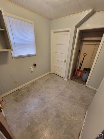 1335 SW Lincoln ST, Topeka, KS 66604