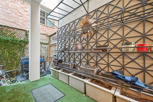 6005 Inwood Drive A, Houston, TX 77057