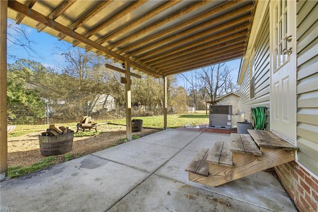 17009 Mt Olive Ave, Windsor, VA 23487