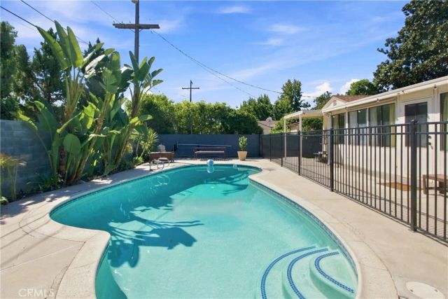 10108 Columbus, Mission Hills (san Fernando), CA 91345
