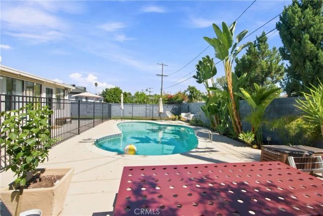 10108 Columbus, Mission Hills (san Fernando), CA 91345