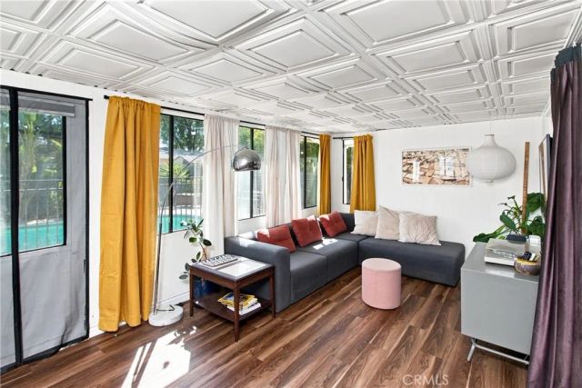 10108 Columbus, Mission Hills (san Fernando), CA 91345