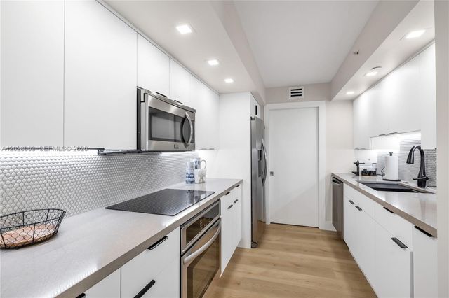 6917 Collins Ave 1404, Miami Beach, FL 33141