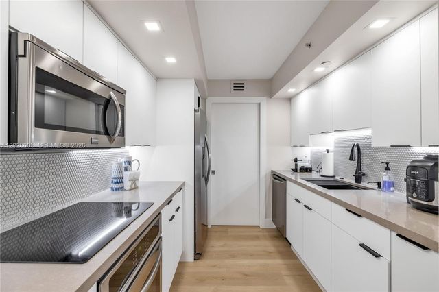 6917 Collins Ave 1404, Miami Beach, FL 33141