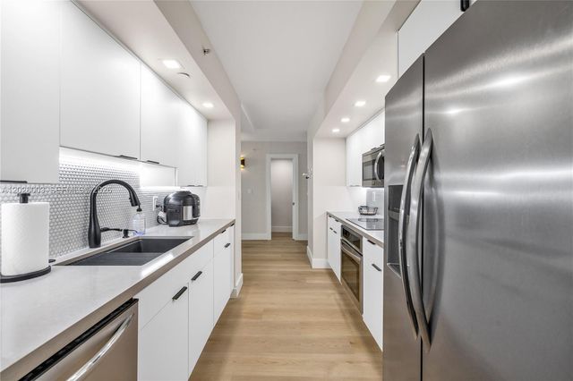 6917 Collins Ave 1404, Miami Beach, FL 33141