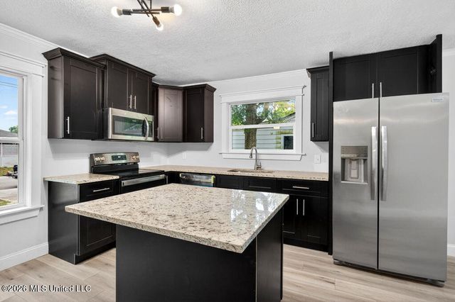 1662 Hollywood Boulevard, Biloxi, MS 39531