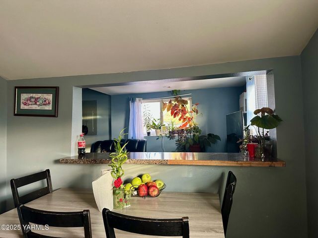 1504 S 14th St, Yakima, WA 98901