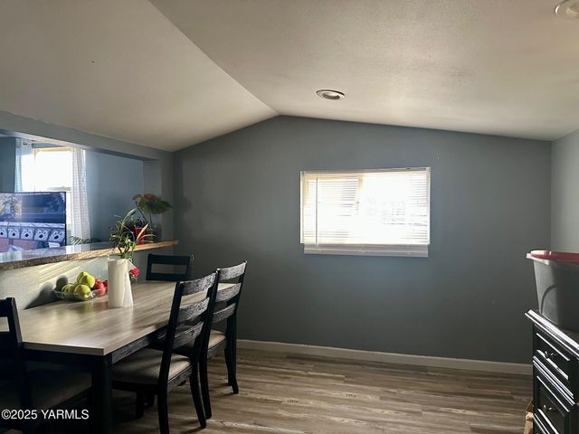 1504 S 14th St, Yakima, WA 98901