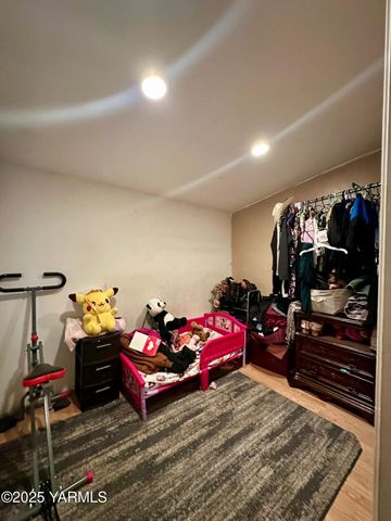 1504 S 14th St, Yakima, WA 98901