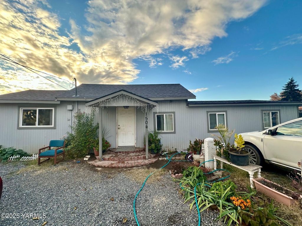 1504 S 14th St, Yakima, WA 98901