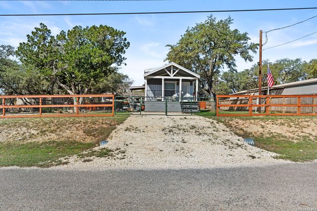 164 Pr 1523, Bandera, TX 78003