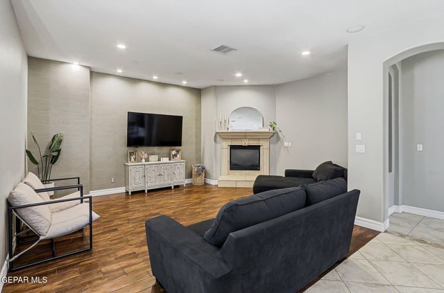 6038 LAGUNA VISTA Drive, El Paso, TX 79932