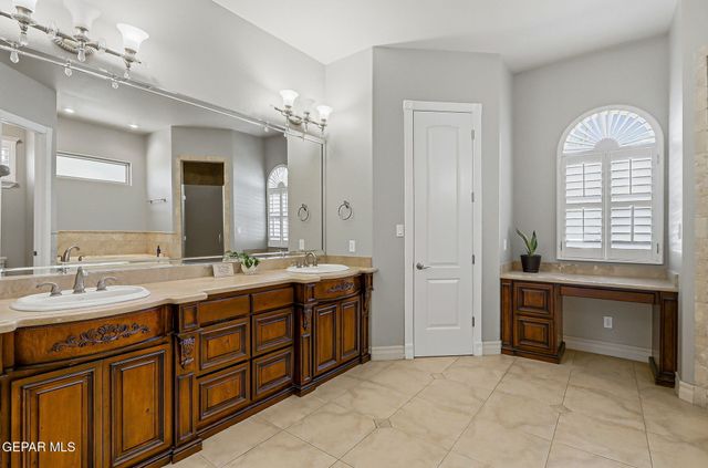 6038 LAGUNA VISTA Drive, El Paso, TX 79932