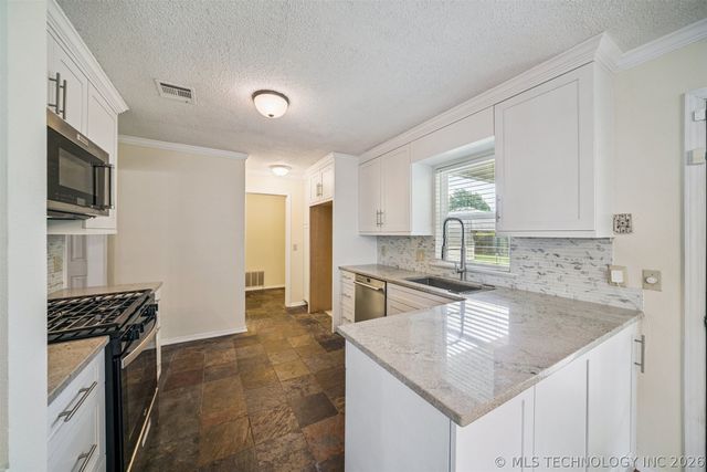 4929 S Poplar Avenue, Broken Arrow, OK 74011