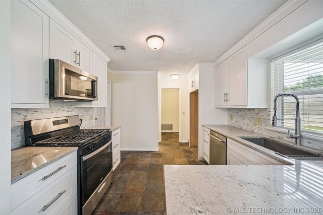 4929 S Poplar Avenue, Broken Arrow, OK 74011