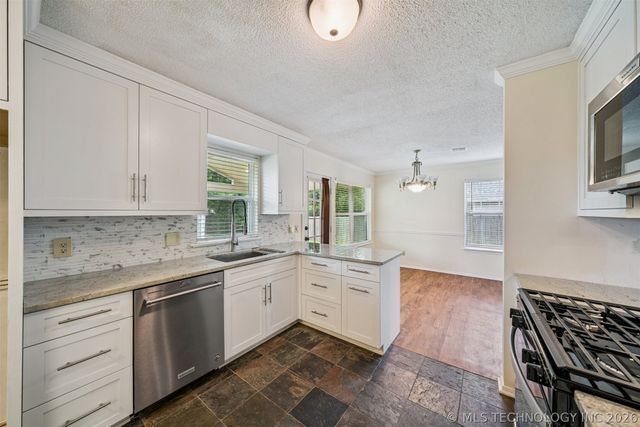 4929 S Poplar Avenue, Broken Arrow, OK 74011