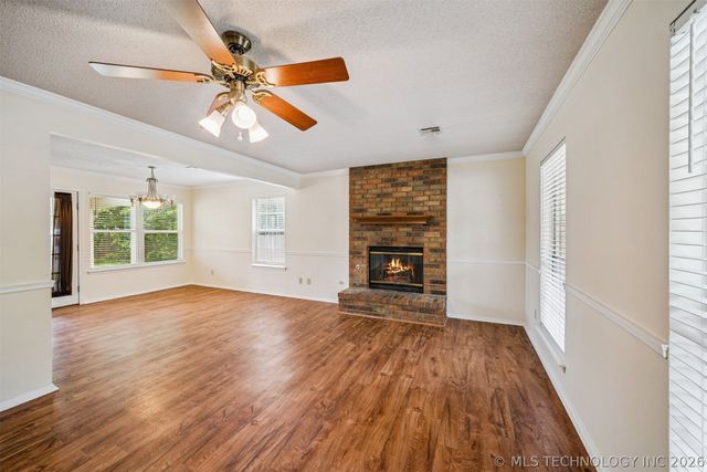 4929 S Poplar Avenue, Broken Arrow, OK 74011