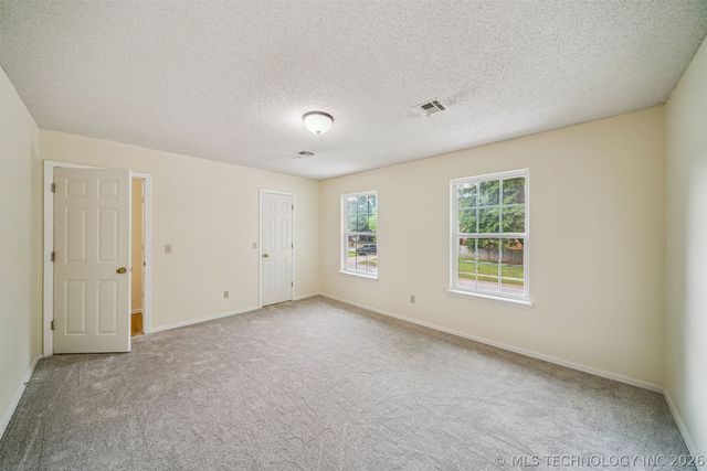 4929 S Poplar Avenue, Broken Arrow, OK 74011