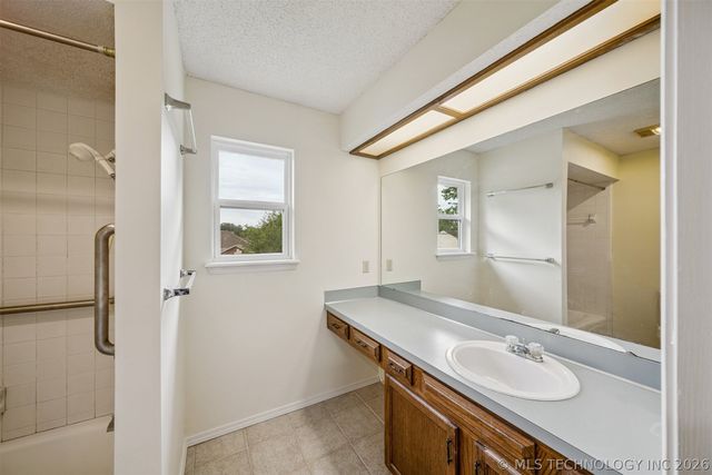 4929 S Poplar Avenue, Broken Arrow, OK 74011