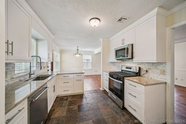 4929 S Poplar Avenue, Broken Arrow, OK 74011