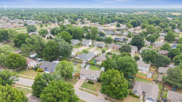 4929 S Poplar Avenue, Broken Arrow, OK 74011