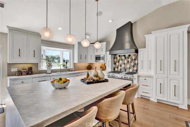19581 Summer Breeze, Huntington Beach, CA 92648