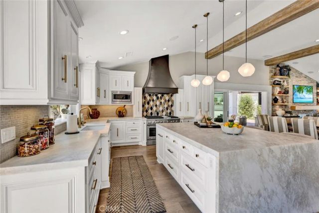 19581 Summer Breeze, Huntington Beach, CA 92648