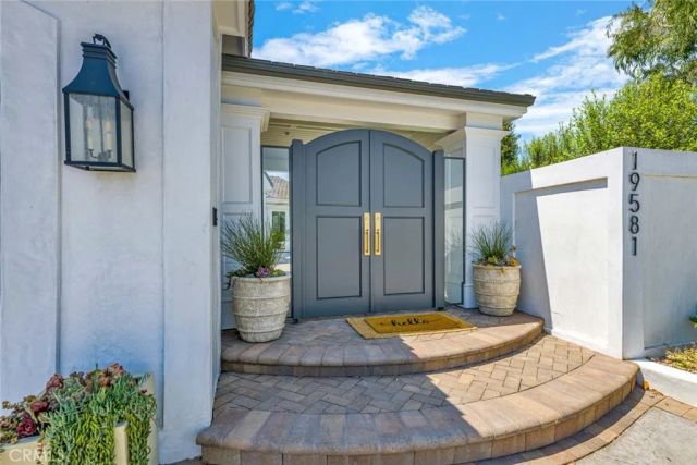19581 Summer Breeze, Huntington Beach, CA 92648