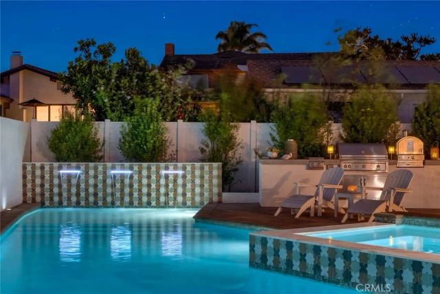 19581 Summer Breeze, Huntington Beach, CA 92648